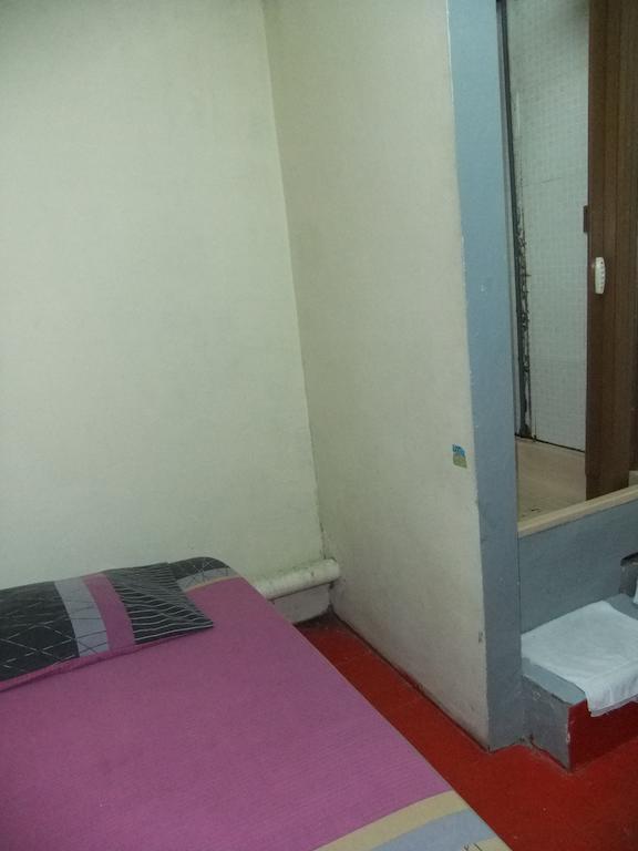 Hawaii Hostel Singapore Rom bilde