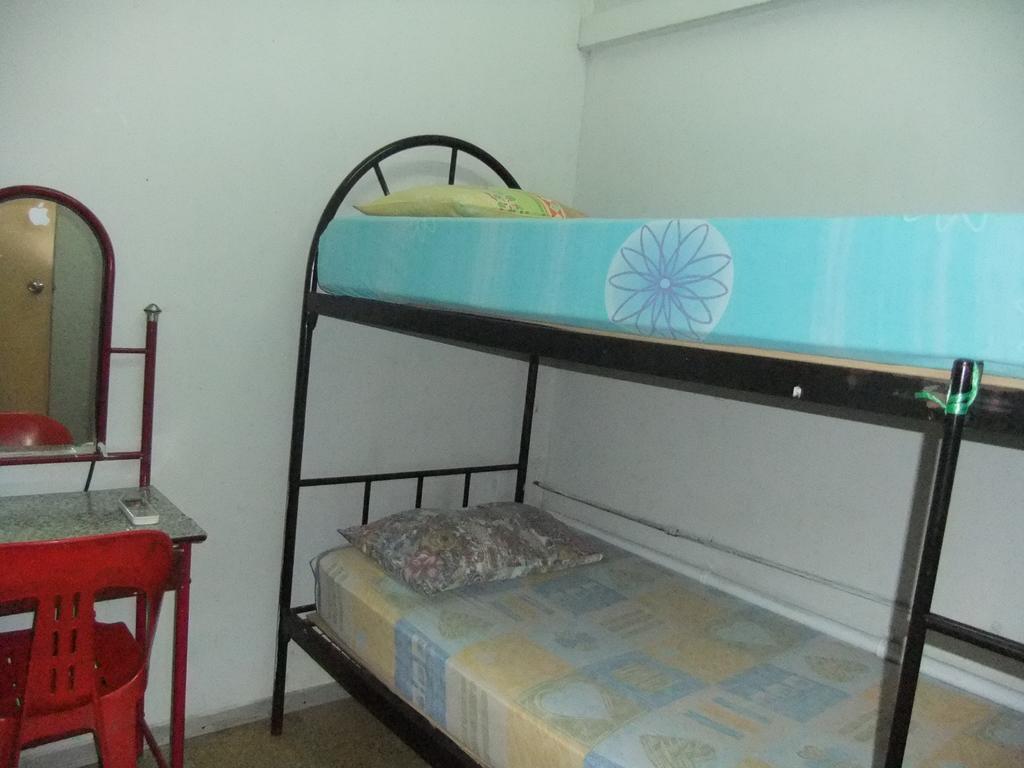 Hawaii Hostel Singapore Rom bilde